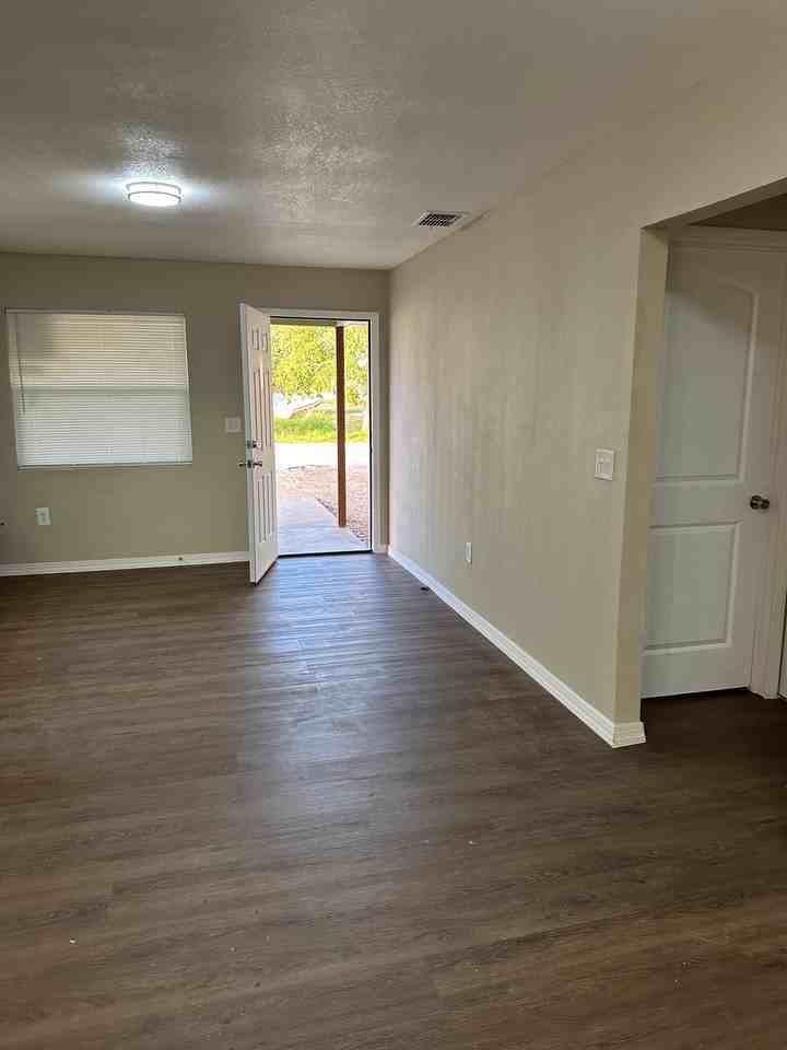 825 Booker Avenue #NA - Photo 5 of 20