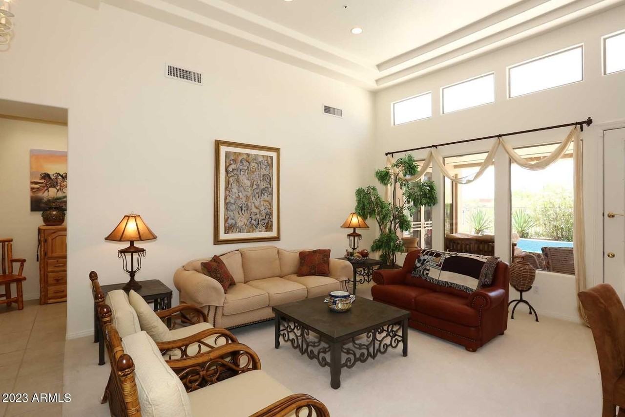 6335 Marioca Circle - Photo 4 of 50