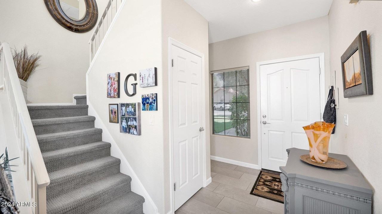 7708 E Pepper Tree Ln - Photo 4 of 37