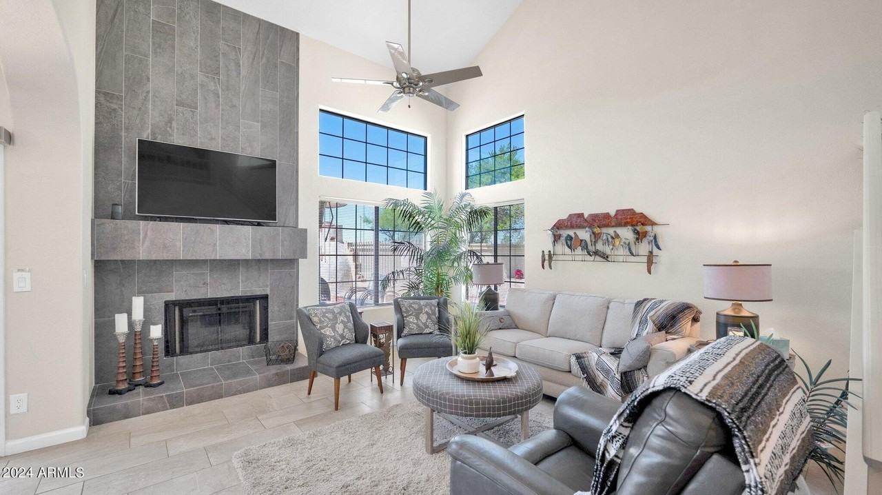 7708 E Pepper Tree Ln - Photo 5 of 37