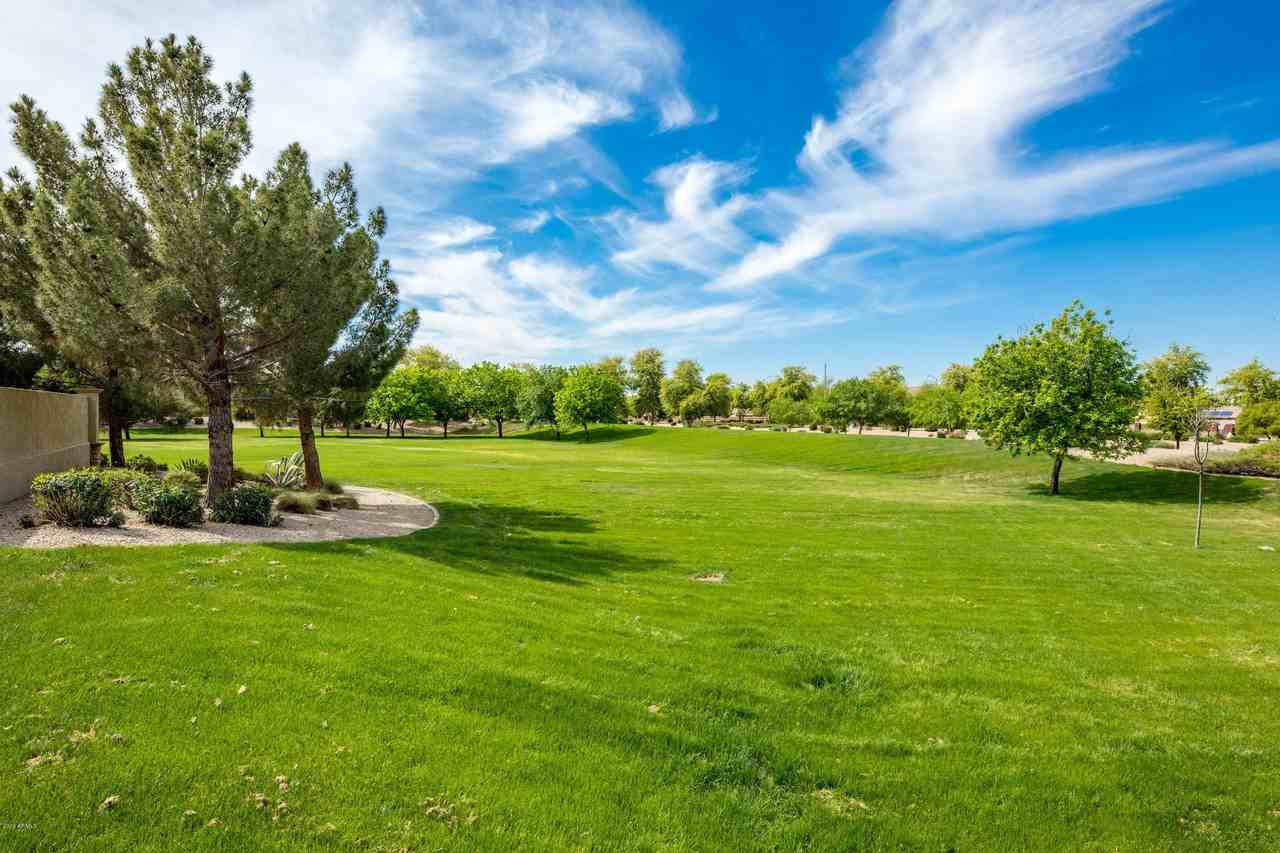 7306 N 88th Ln - Photo 5 of 40