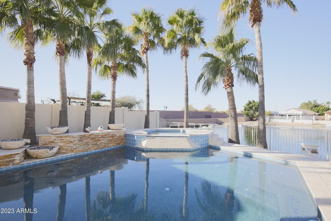 5422 West Pontiac Drive - Photo 5 of 50