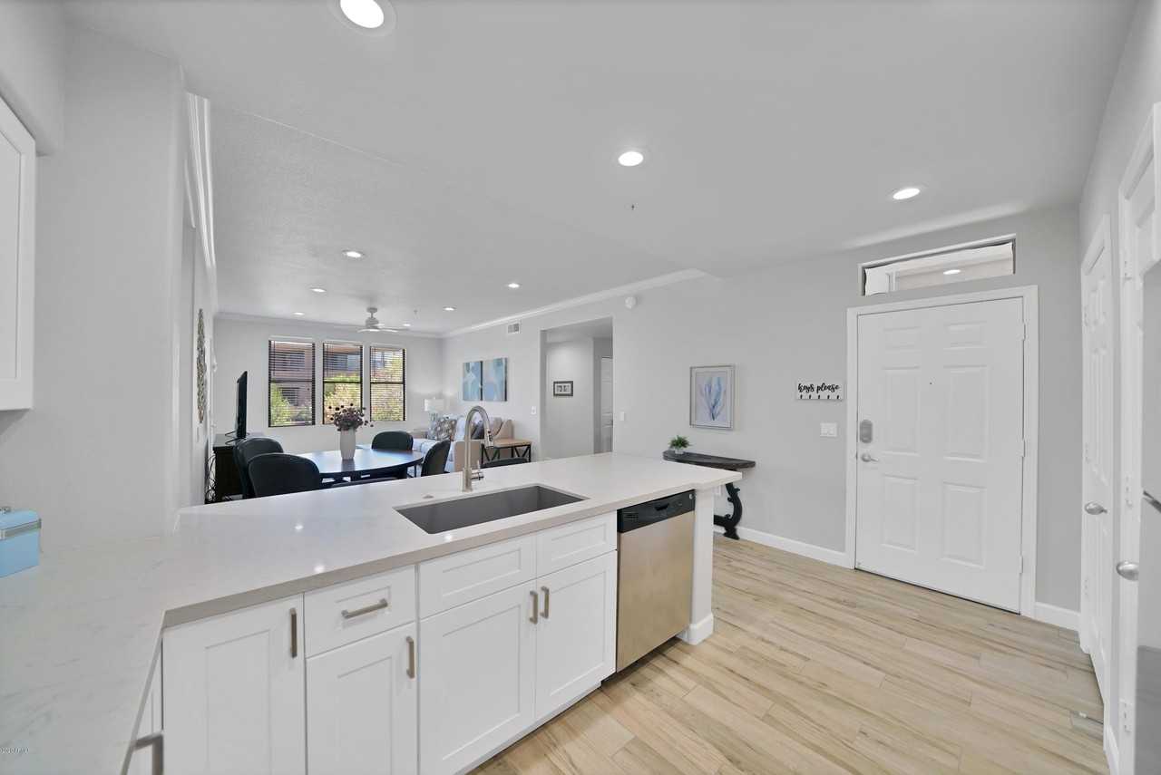 20100 N 78th Pl Apt 1022 #1022 - Photo 3 of 33