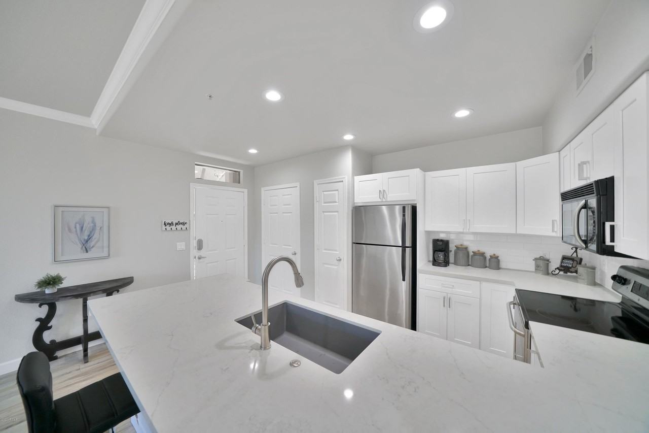 20100 N 78th Pl Apt 1022 #1022 - Photo 4 of 33