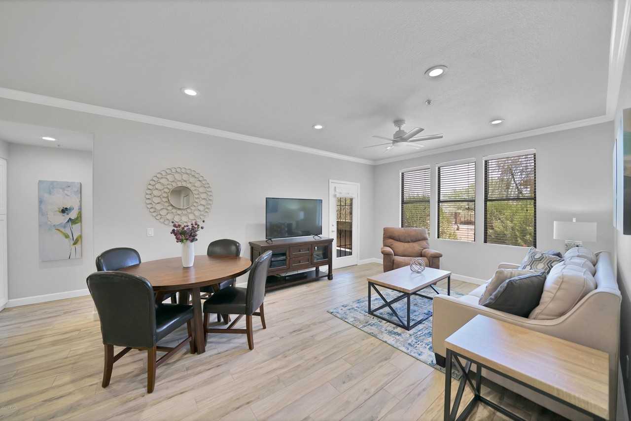 20100 N 78th Pl Apt 1022 #1022 - Photo 5 of 33