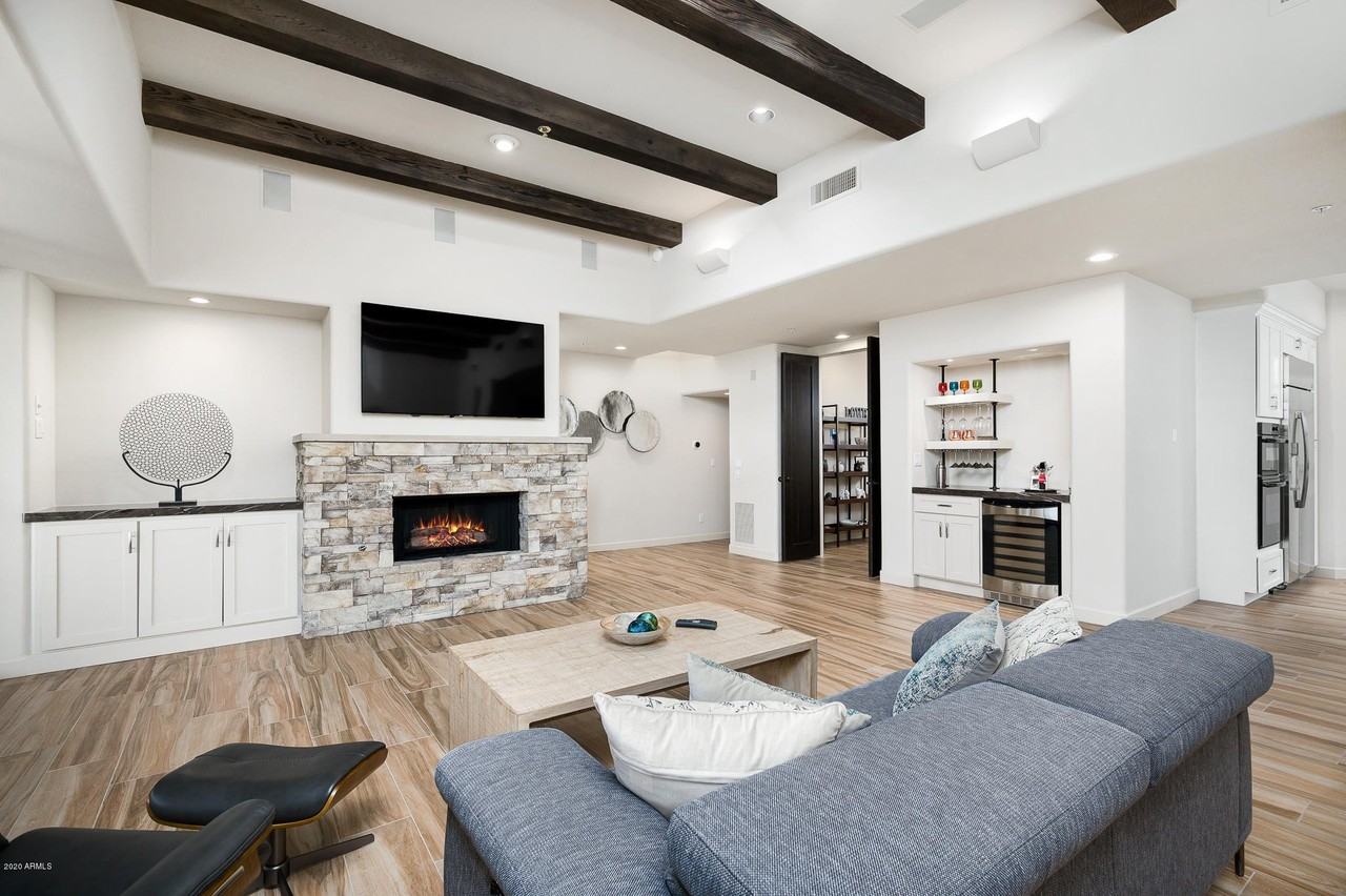 10071 Graythorn Drive - Photo 2 of 35