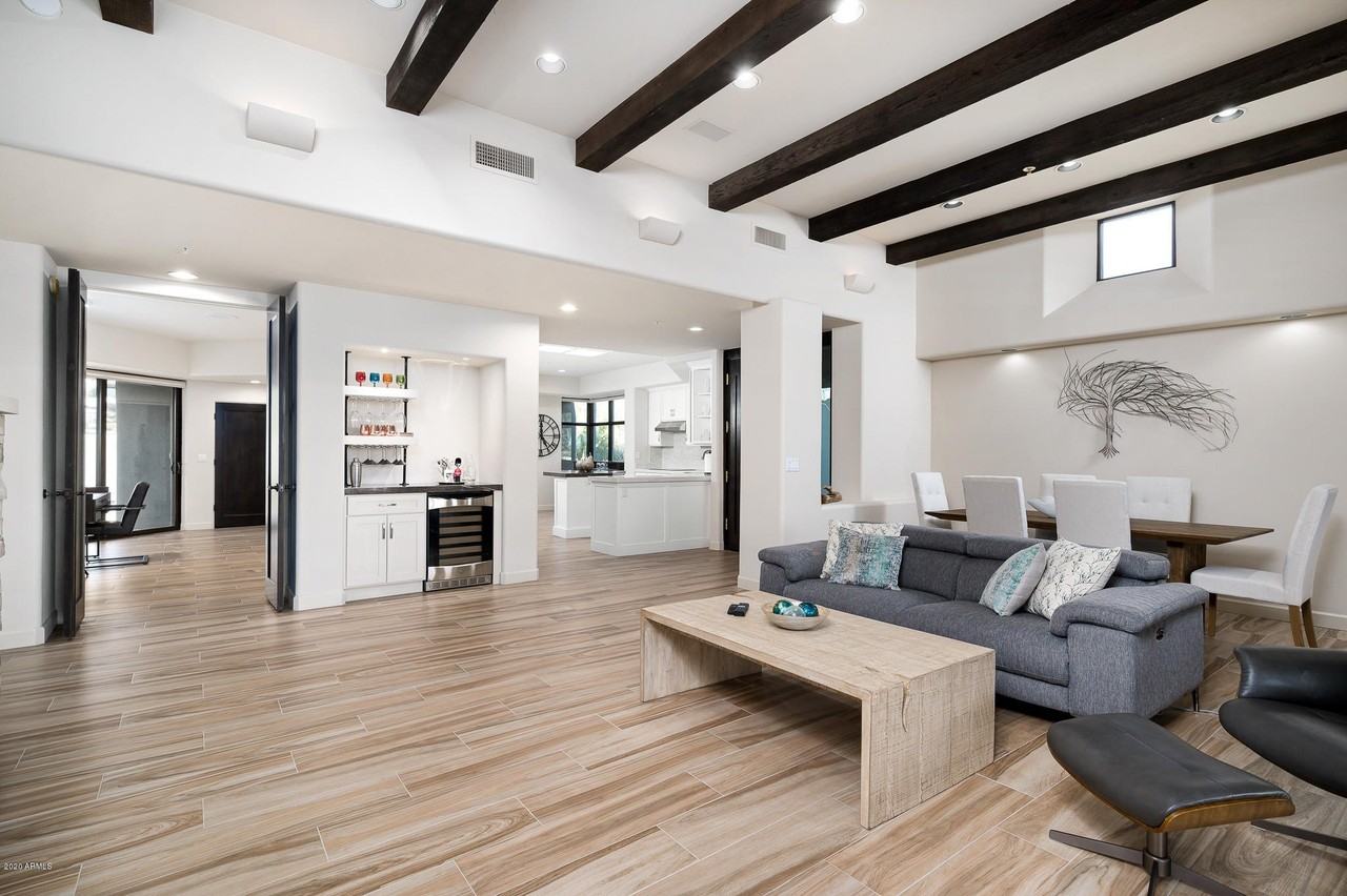 10071 Graythorn Drive - Photo 4 of 35