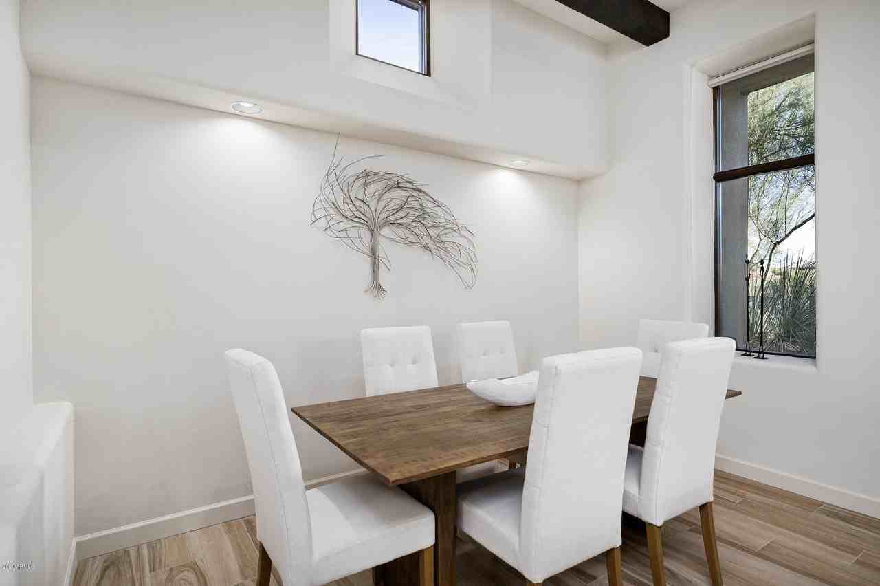 10071 Graythorn Drive - Photo 5 of 35