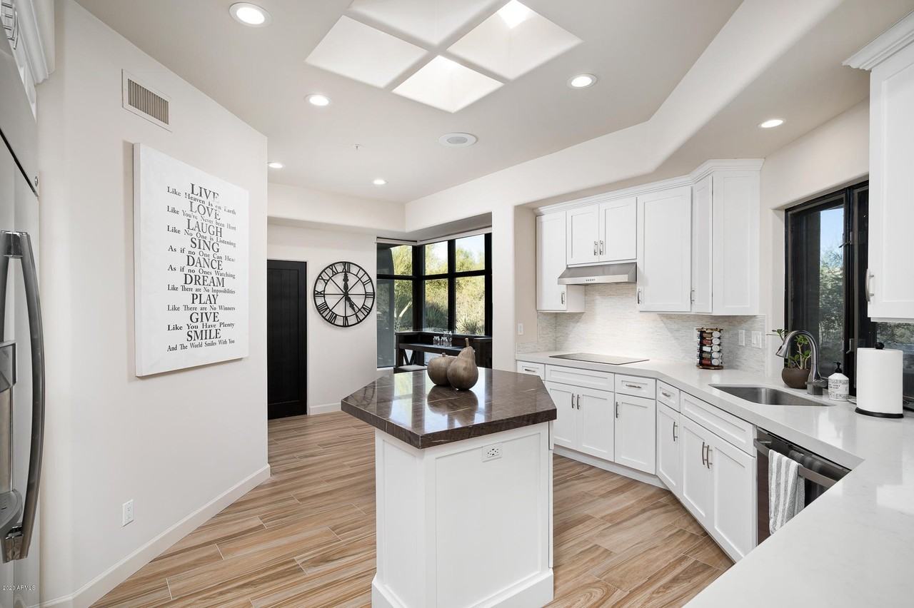 10071 Graythorn Drive - Photo 6 of 35