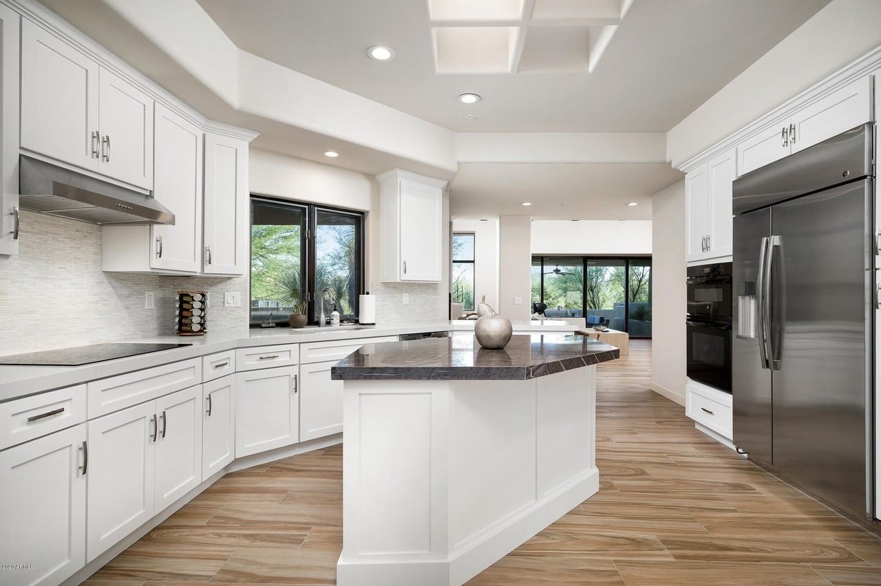 10071 Graythorn Drive - Photo 7 of 35