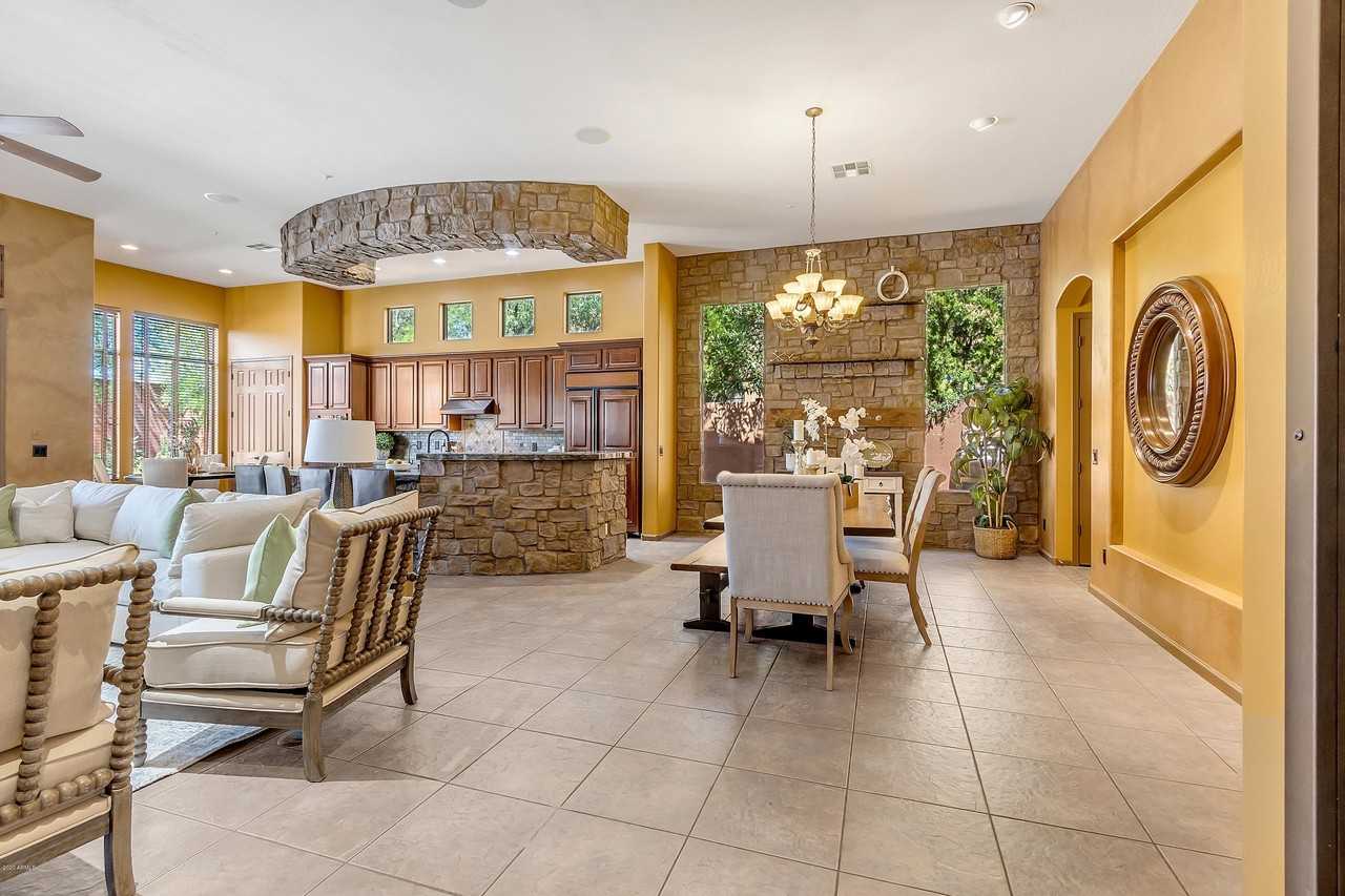 8024 E Windwood Ln - Photo 3 of 50