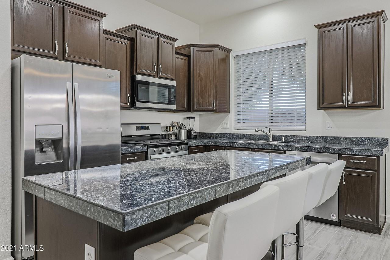 8754 W Palmaire Ave - Photo 6 of 44