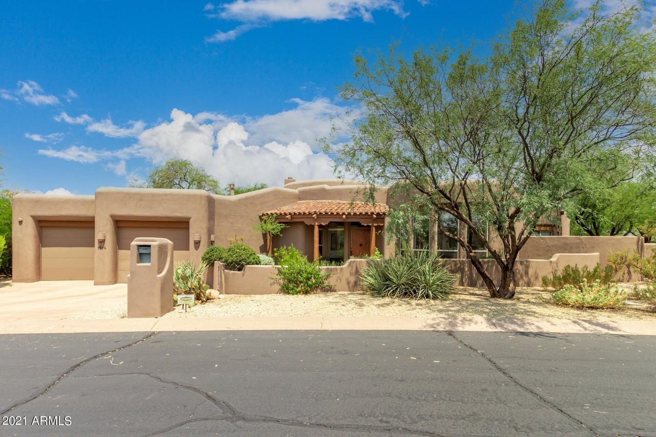 7872 Thorntree Drive - Photo 3 of 50