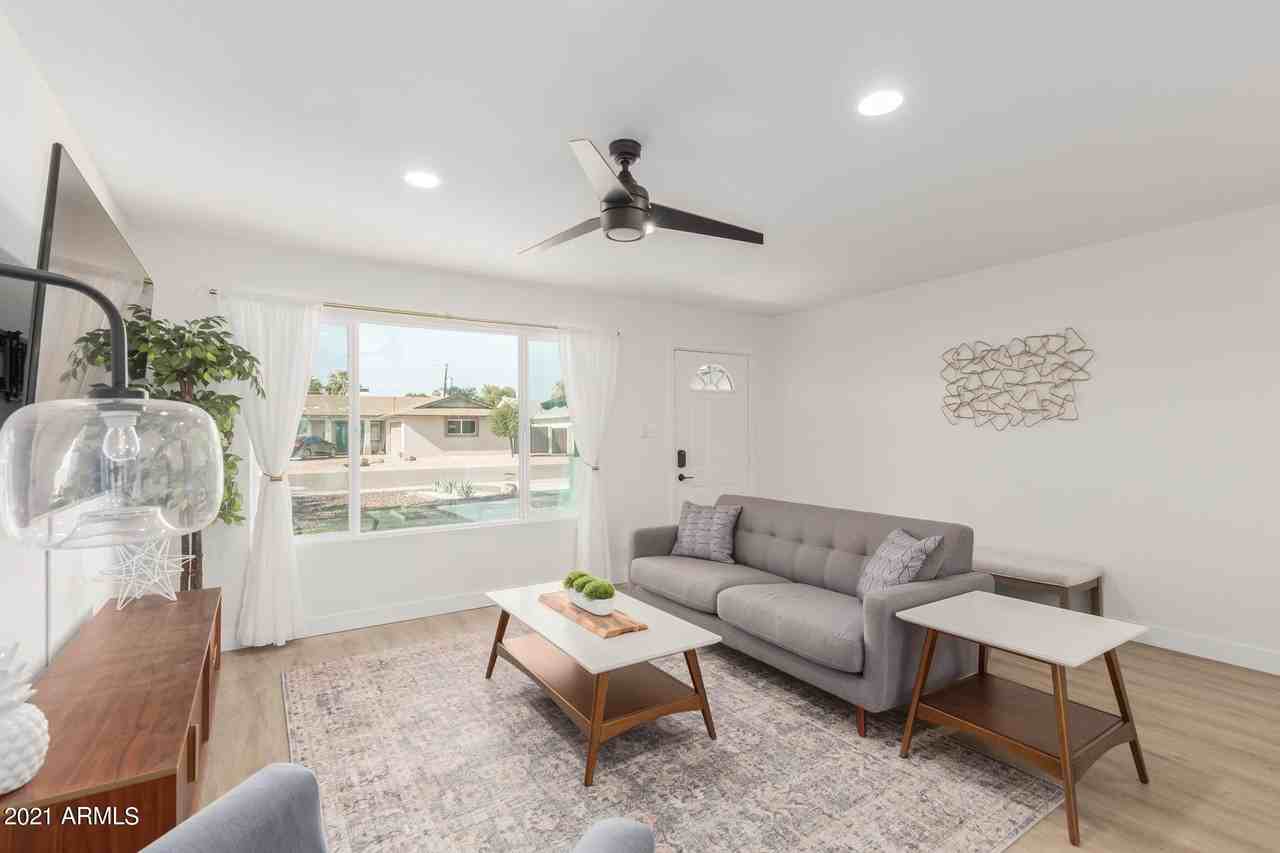 8413 East Orange Blossom Lane - Photo 7 of 33