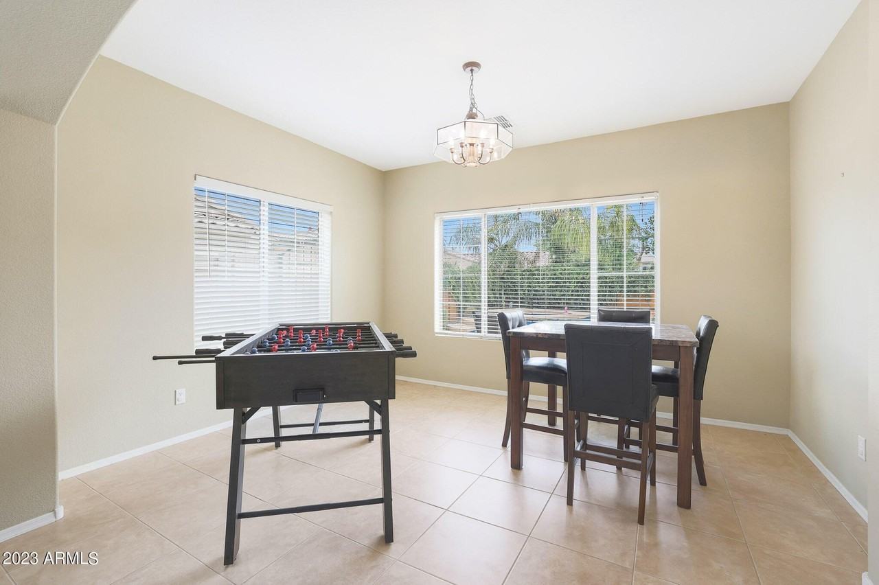 15941 West Mauna Loa Lane - Photo 5 of 32