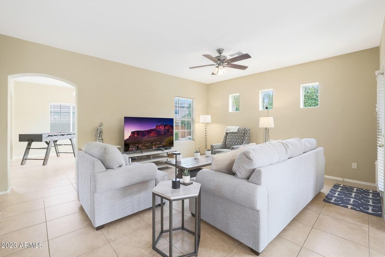 15941 West Mauna Loa Lane - Photo 7 of 32