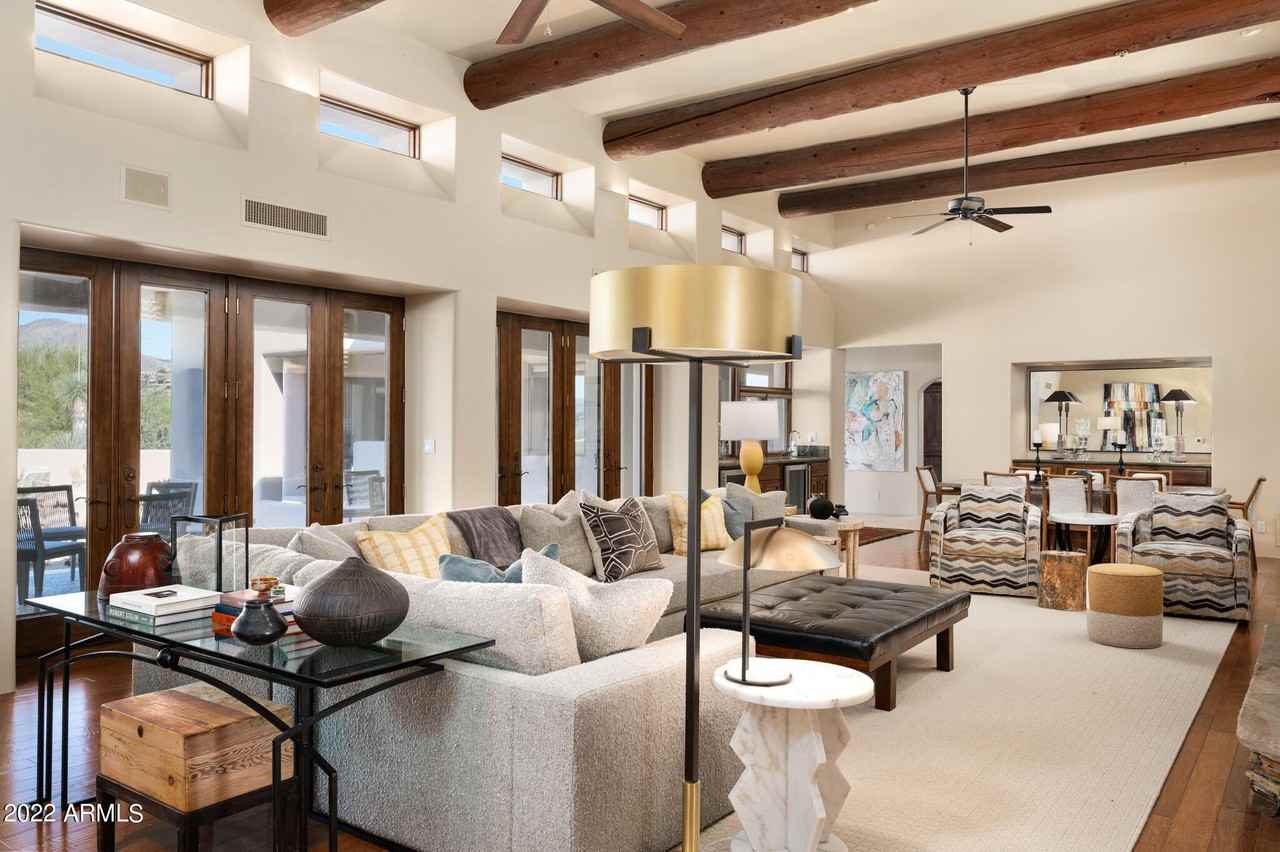 9492 Sundance Trail - Photo 4 of 33