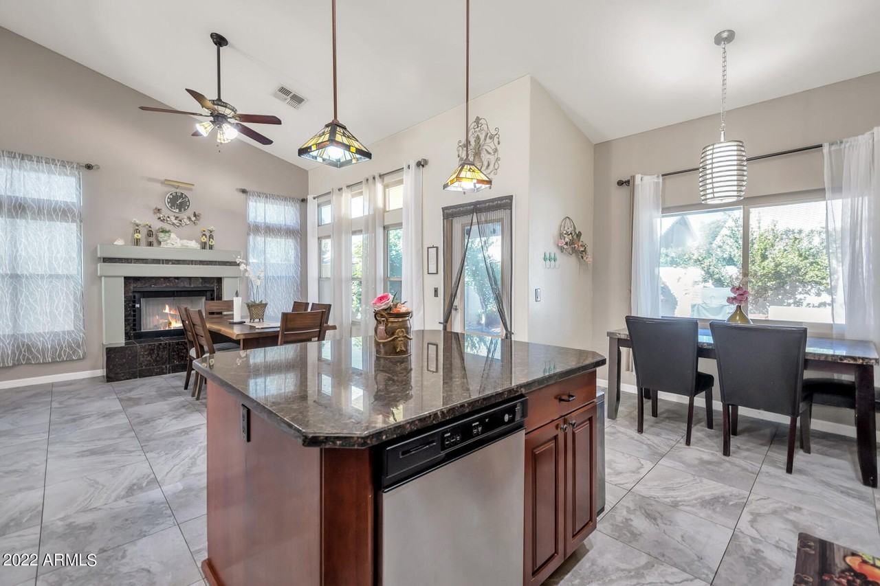 2072 West Harrison Street - Photo 4 of 19