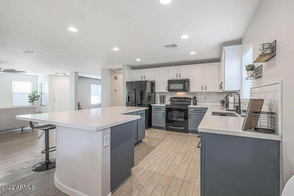 11723 W Donald Ct - Photo 3 of 50