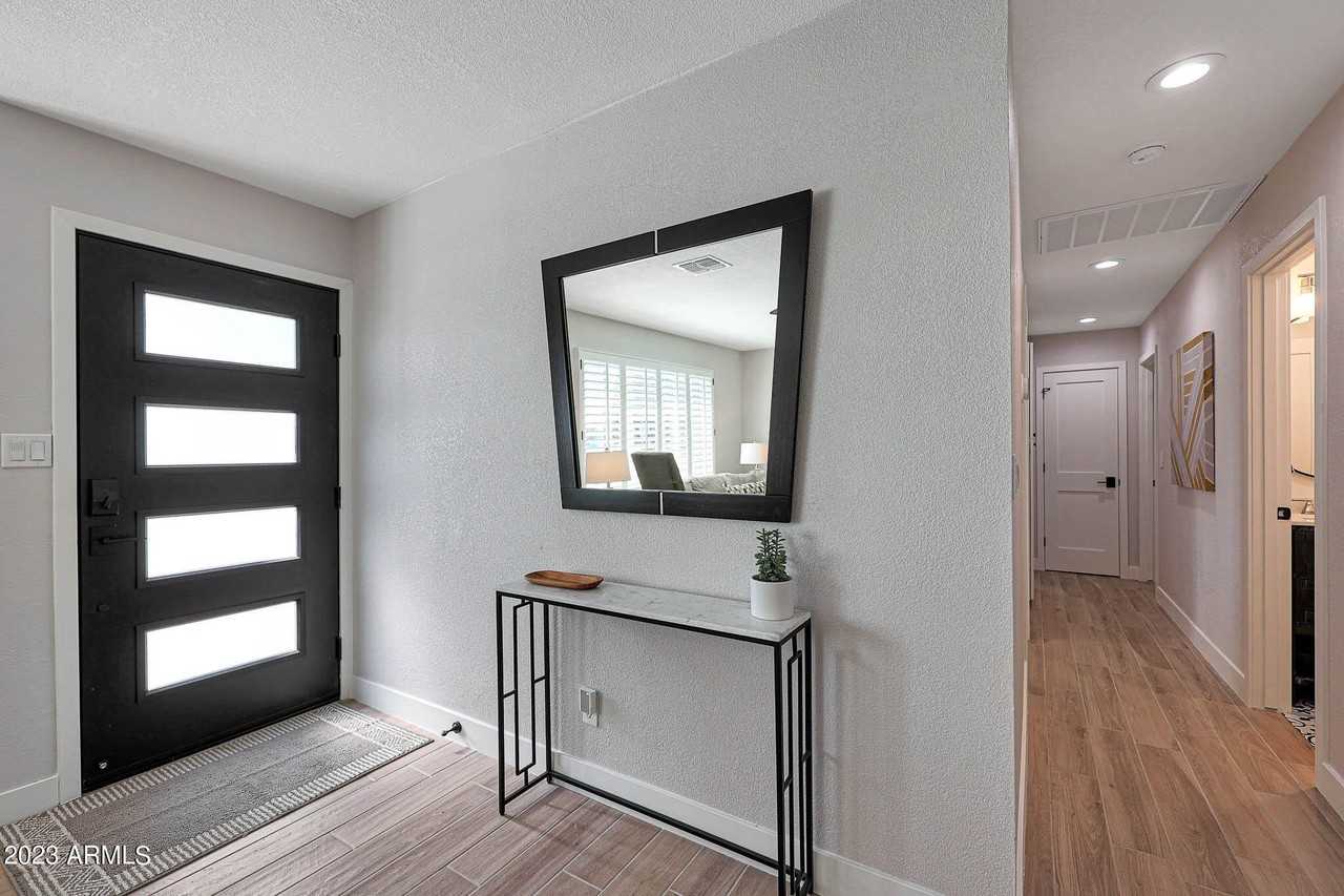 8426 Plaza Avenue - Photo 3 of 42