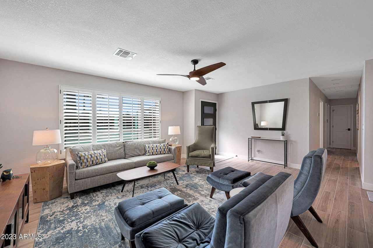 8426 Plaza Avenue - Photo 7 of 42