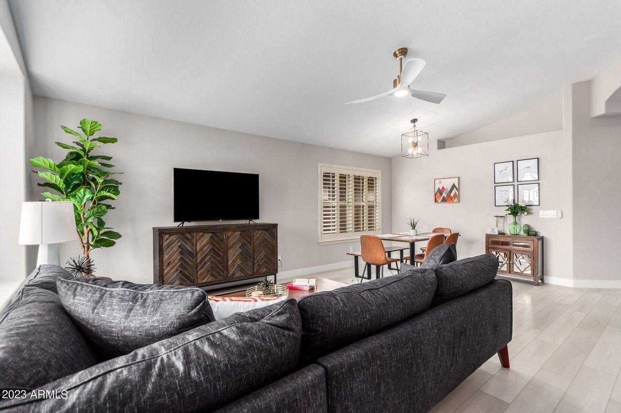 8820 West Kings Avenue - Photo 4 of 34