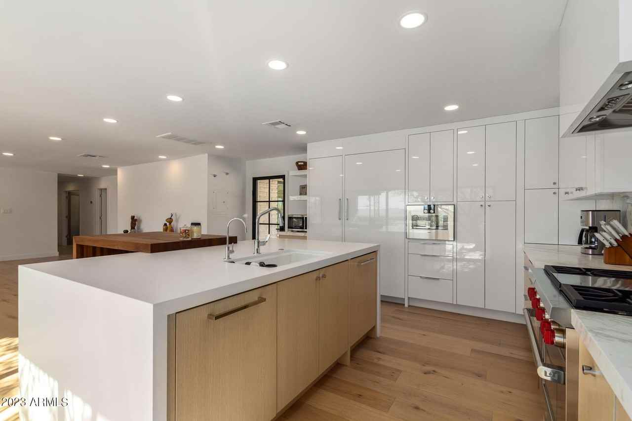 5222 Saddle Rock Drive - Photo 3 of 40