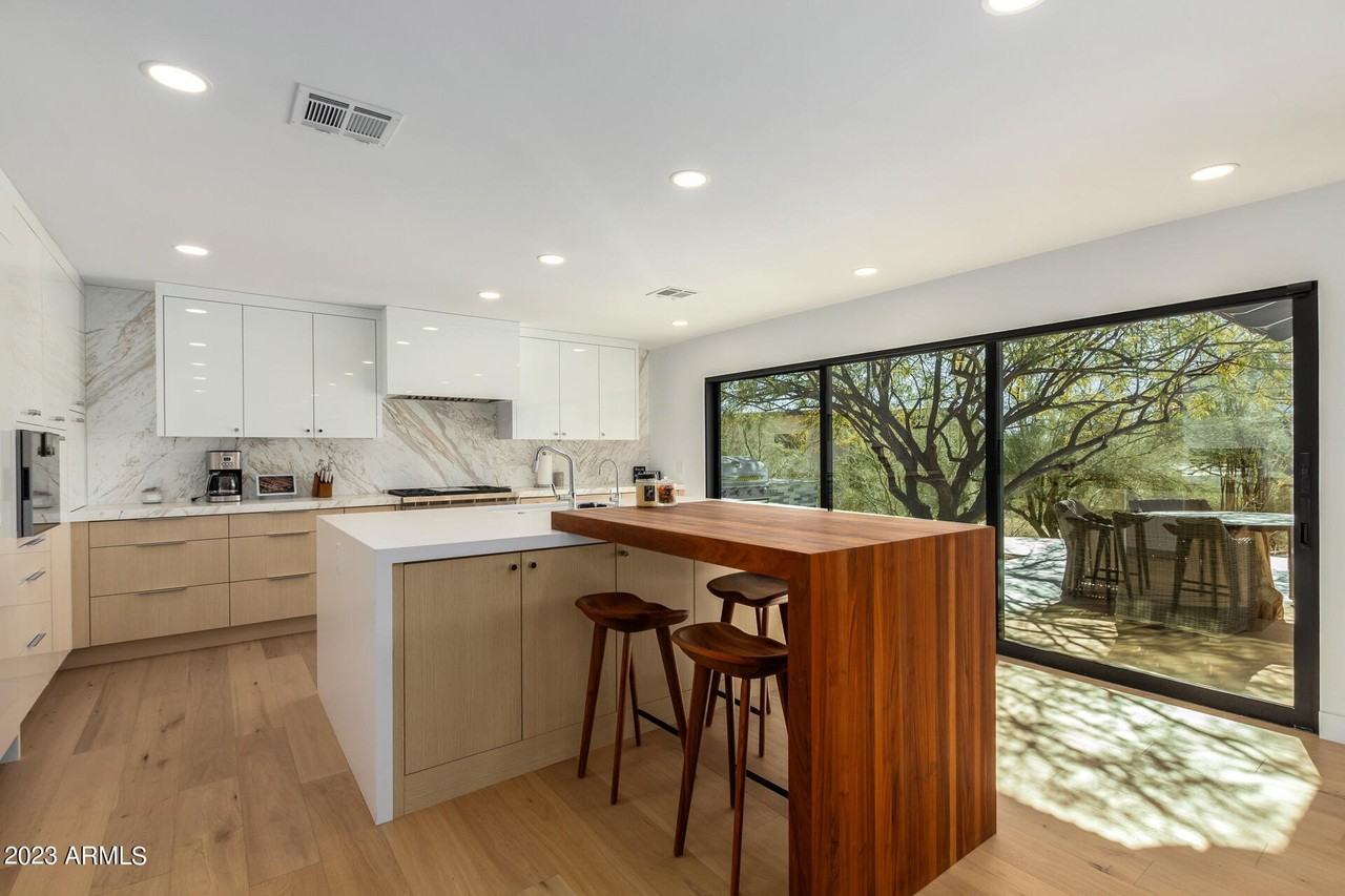 5222 Saddle Rock Drive - Photo 4 of 40