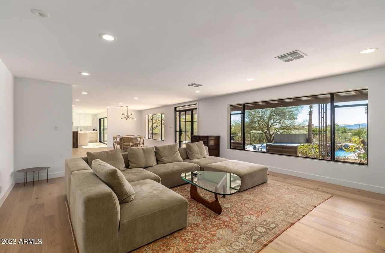 5222 Saddle Rock Drive - Photo 5 of 40