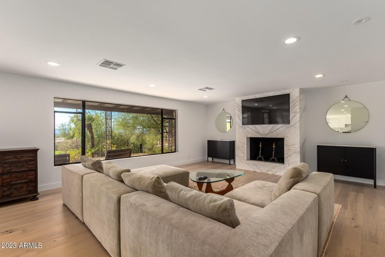 5222 Saddle Rock Drive - Photo 6 of 40