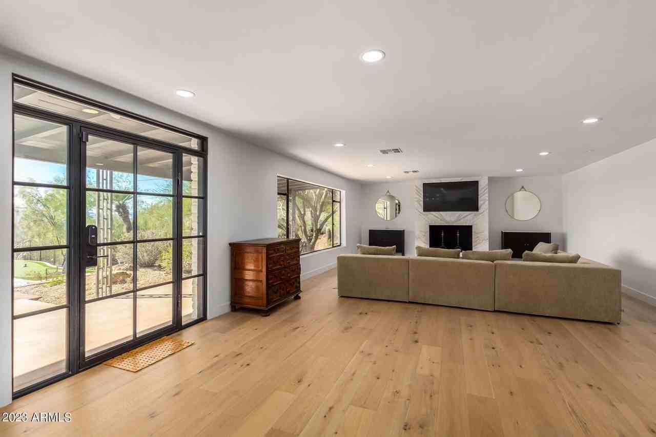 5222 Saddle Rock Drive - Photo 7 of 40