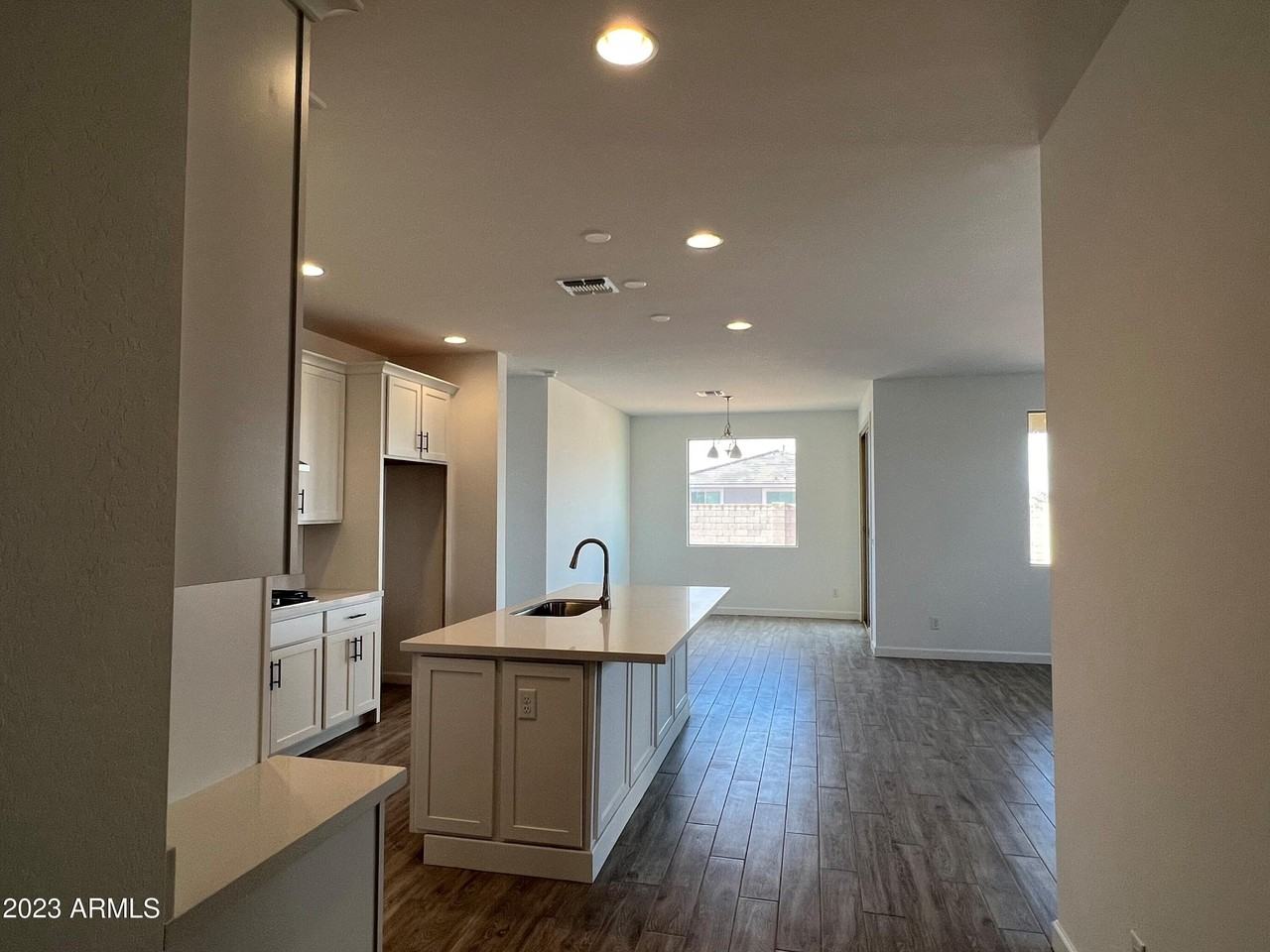 9844 East Satellite Drive - Photo 4 of 29