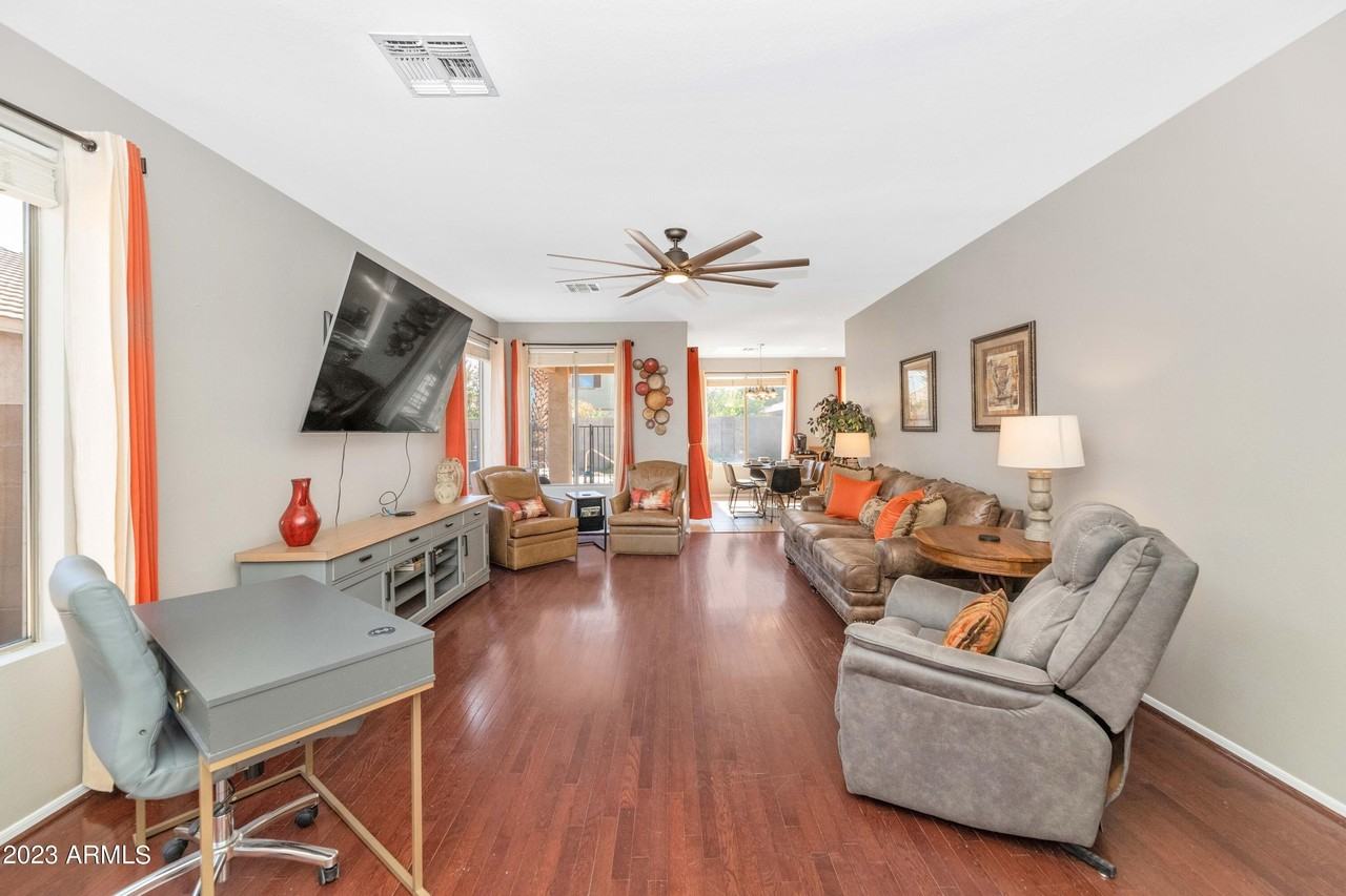 303 North Kimberlee Way - Photo 3 of 31