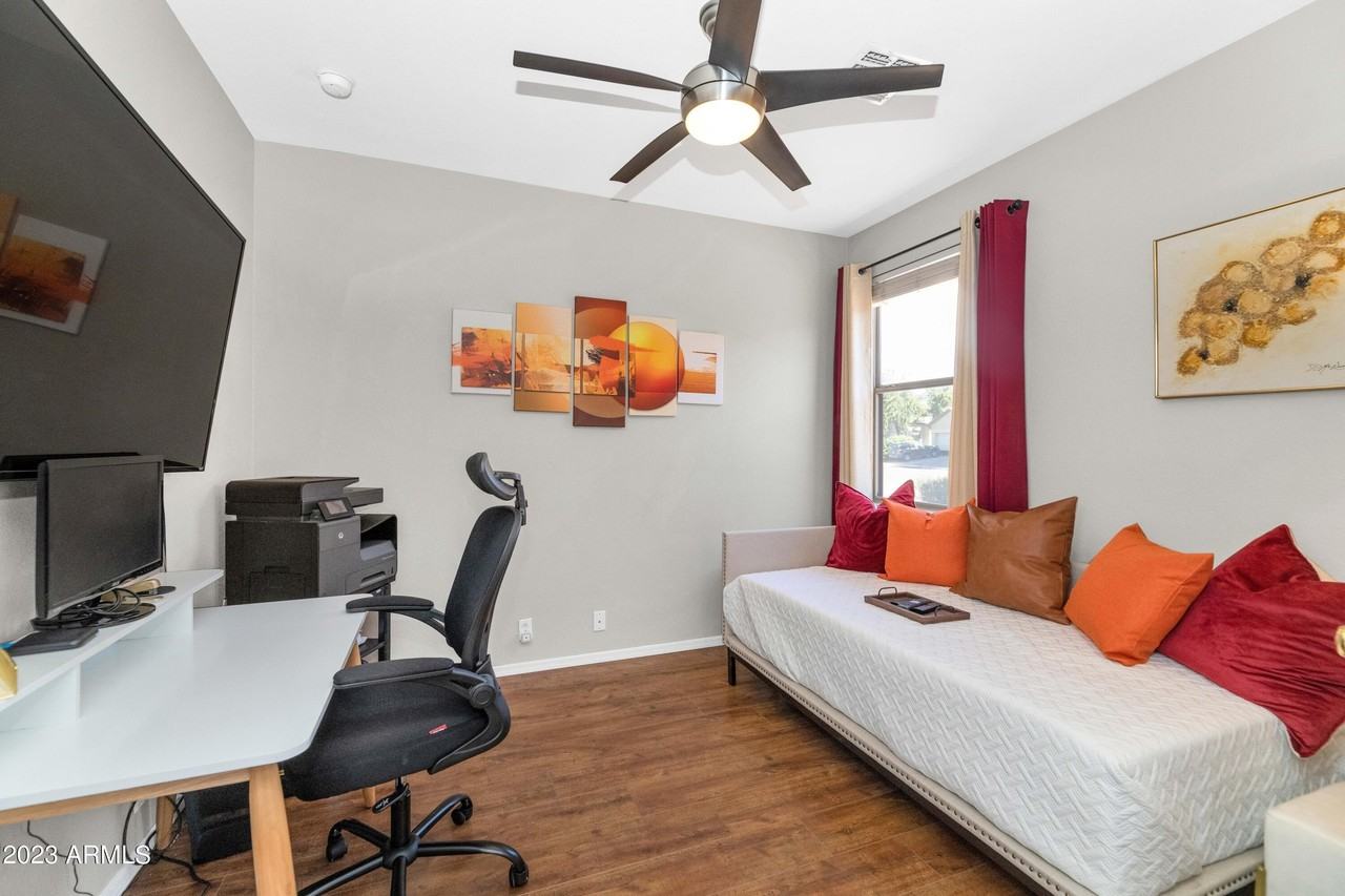 303 North Kimberlee Way - Photo 5 of 31