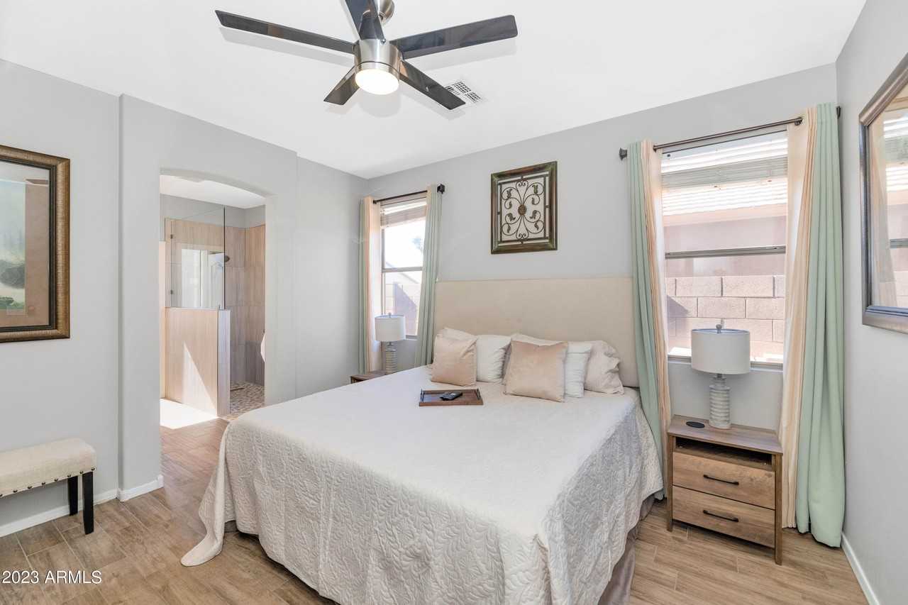 303 North Kimberlee Way - Photo 6 of 31