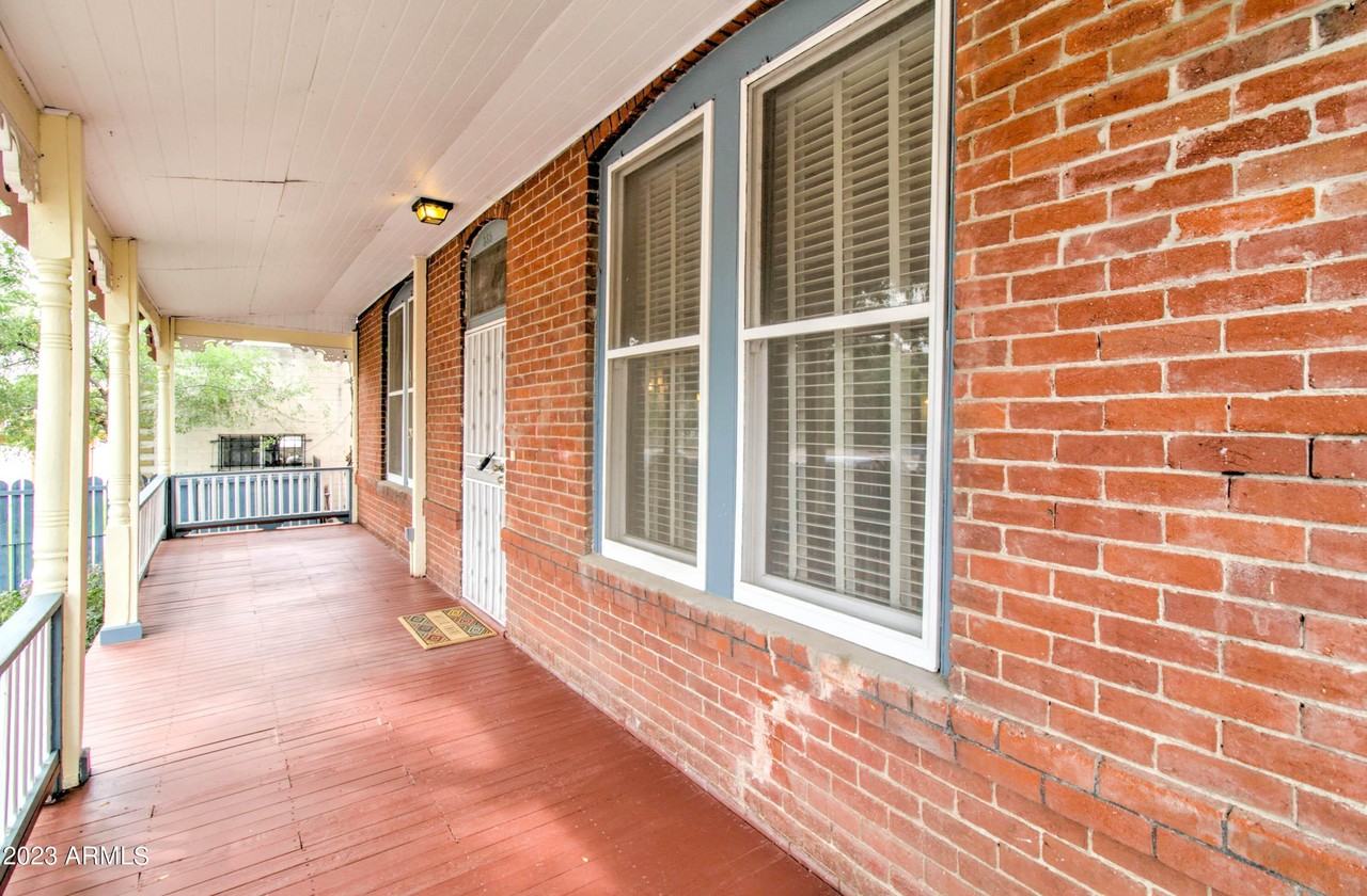 385 South Broad Street - Photo 4 of 48