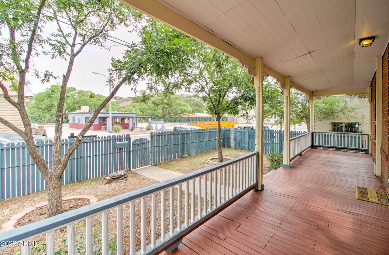 385 South Broad Street - Photo 5 of 48