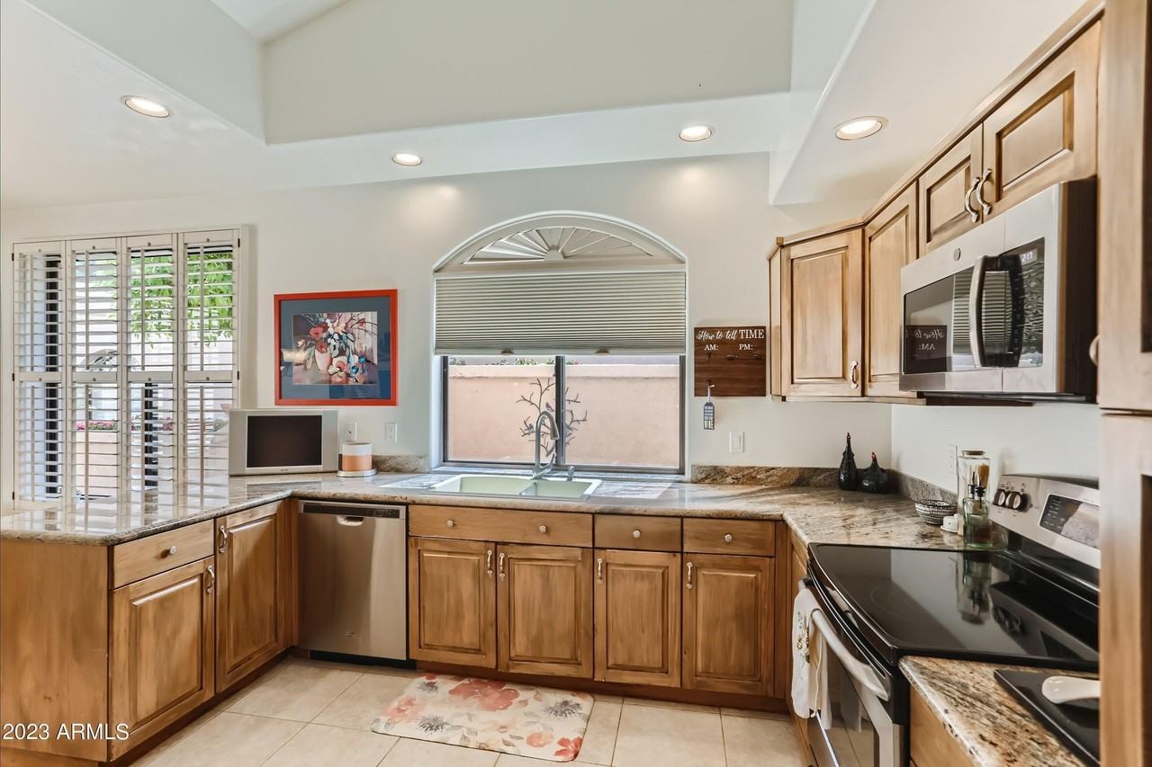 10058 East Cinnabar Avenue - Photo 5 of 11