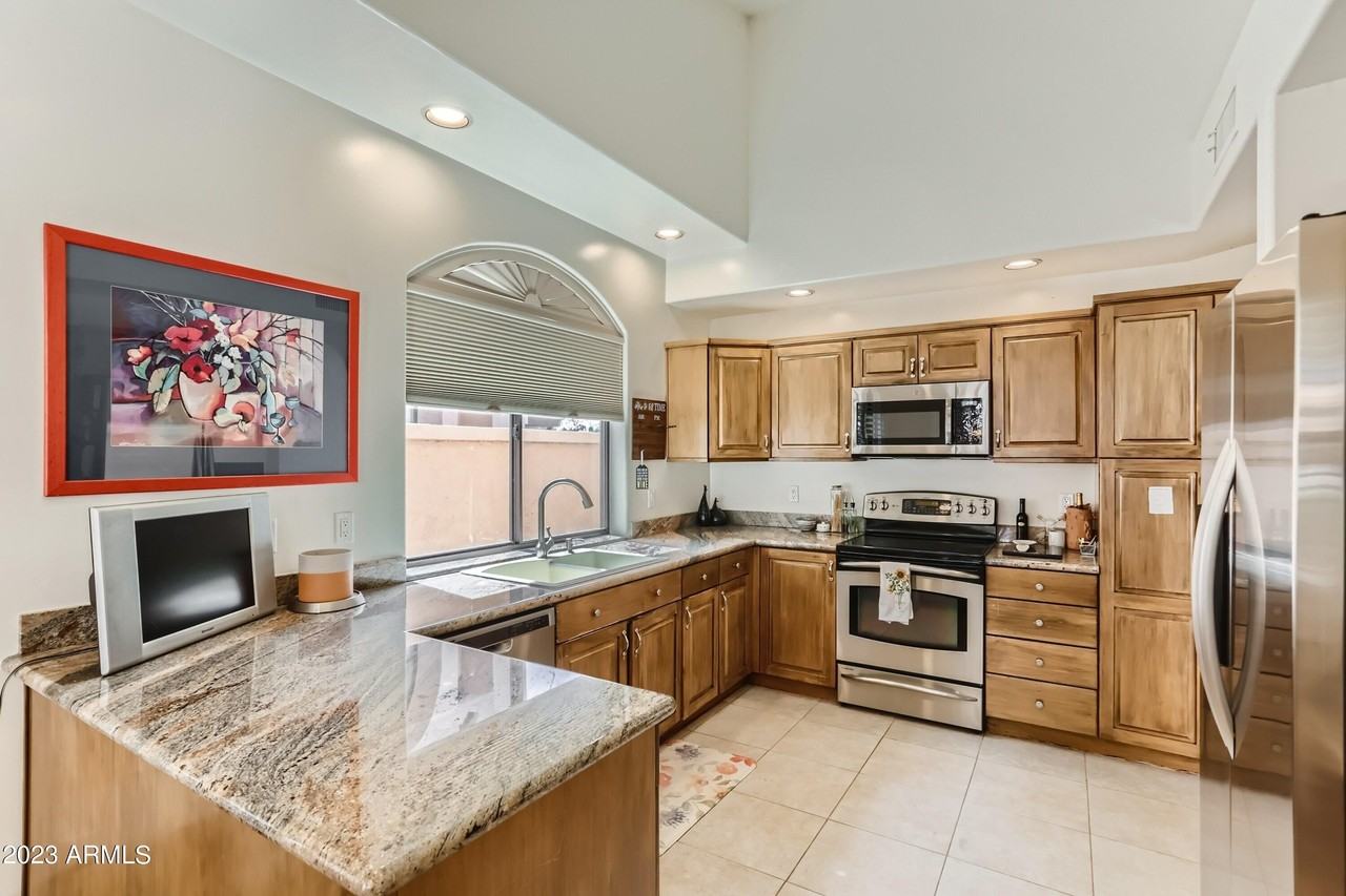 10058 East Cinnabar Avenue - Photo 6 of 11