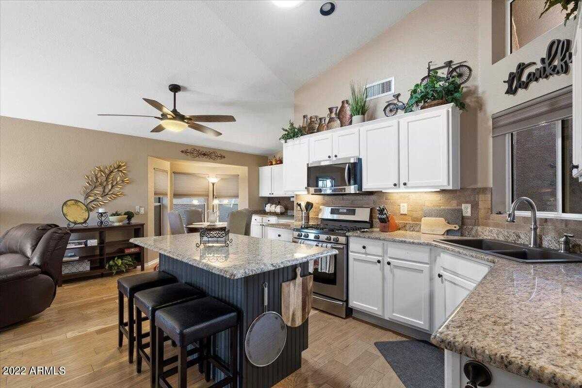 3937 North 162nd Lane - Photo 7 of 42