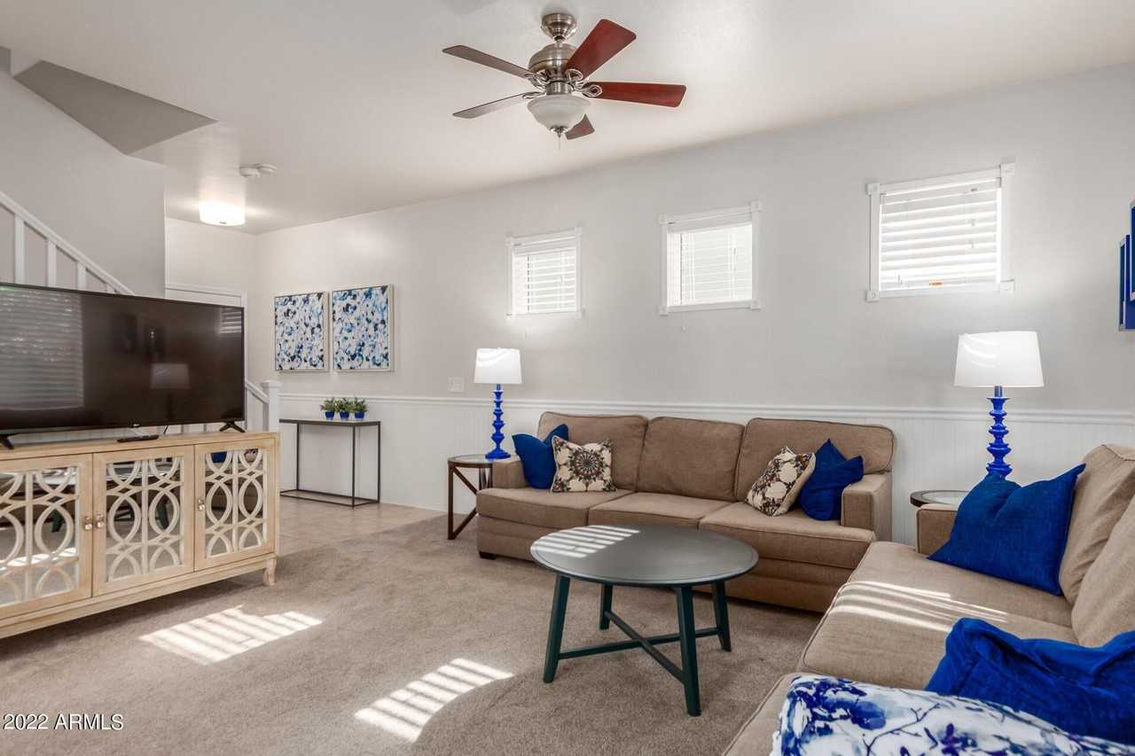 4324 Windsor Court - Photo 7 of 47