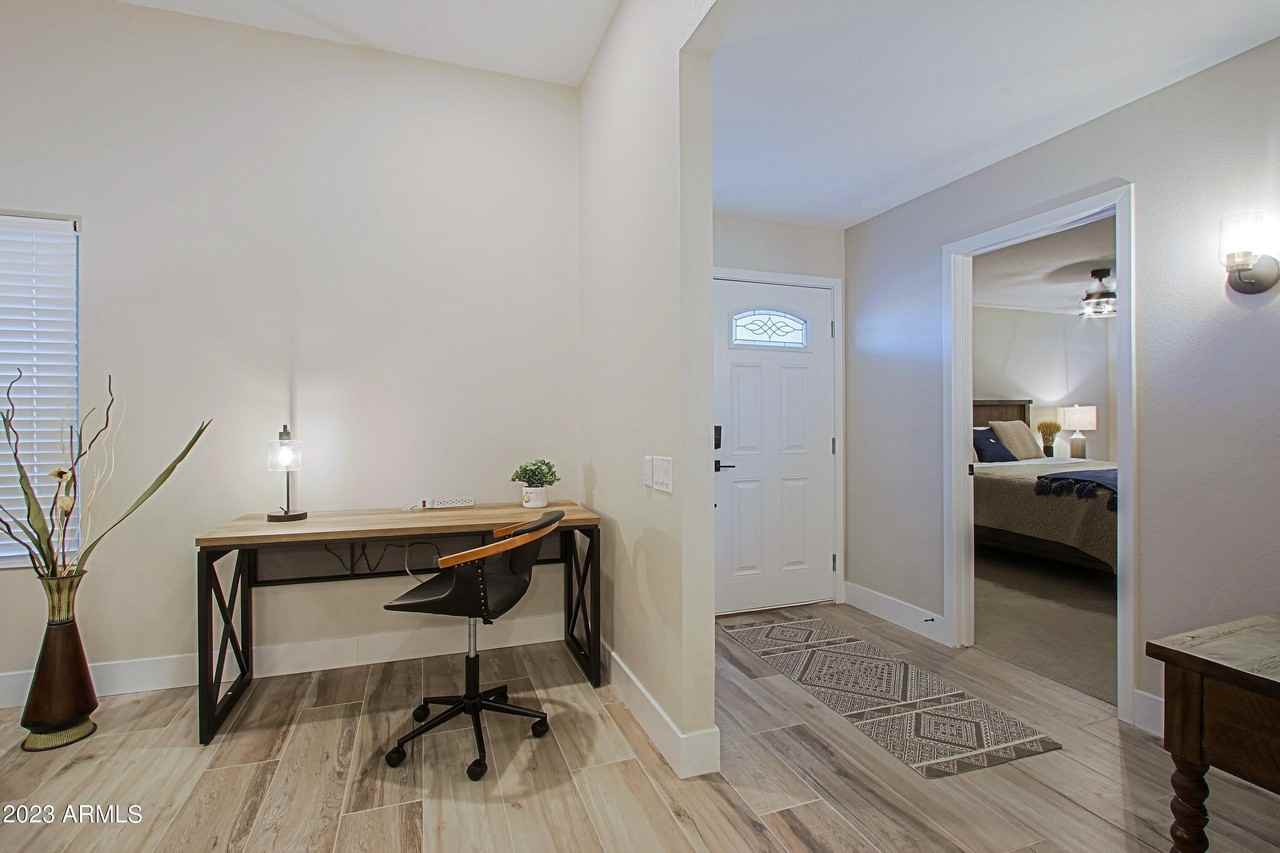 10901 West Sequoia Drive - Photo 4 of 50