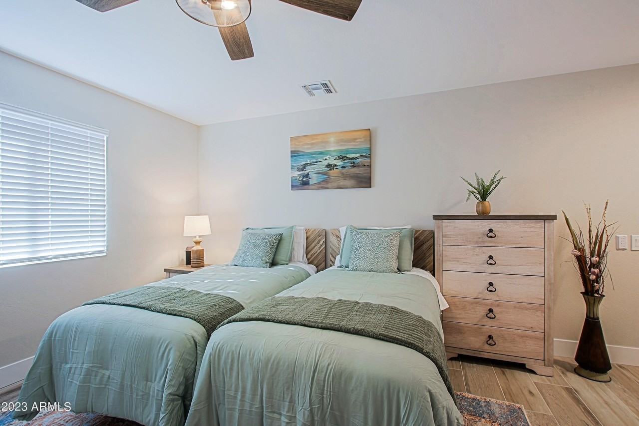 10901 West Sequoia Drive - Photo 7 of 50