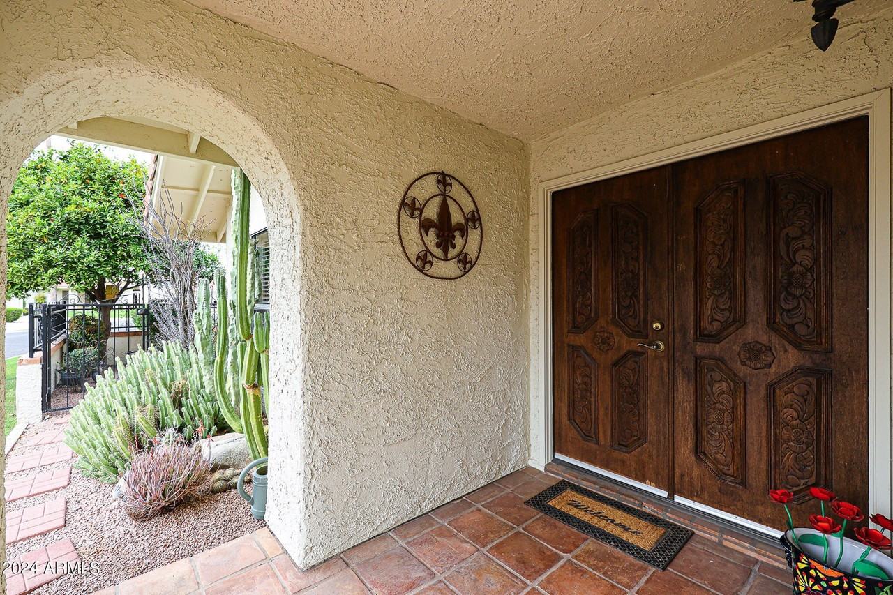 7720 Pinesview Drive - Photo 3 of 35