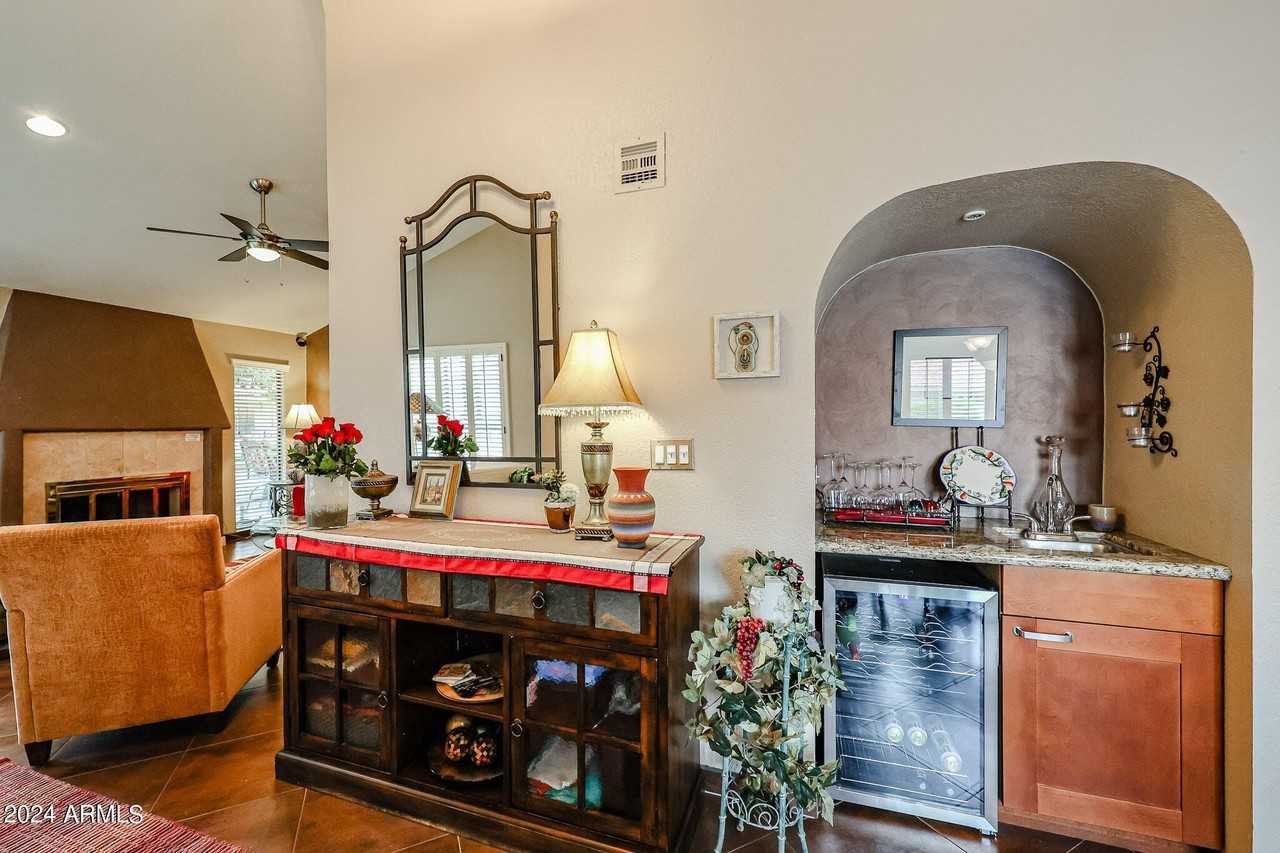 7720 Pinesview Drive - Photo 4 of 35