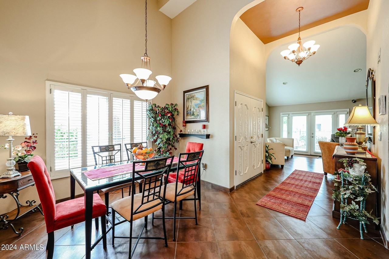 7720 Pinesview Drive - Photo 5 of 35