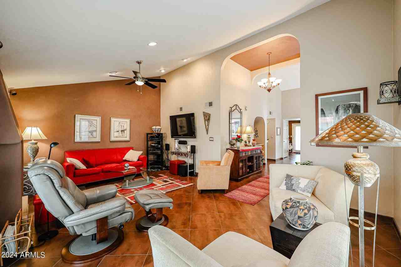 7720 Pinesview Drive - Photo 7 of 35