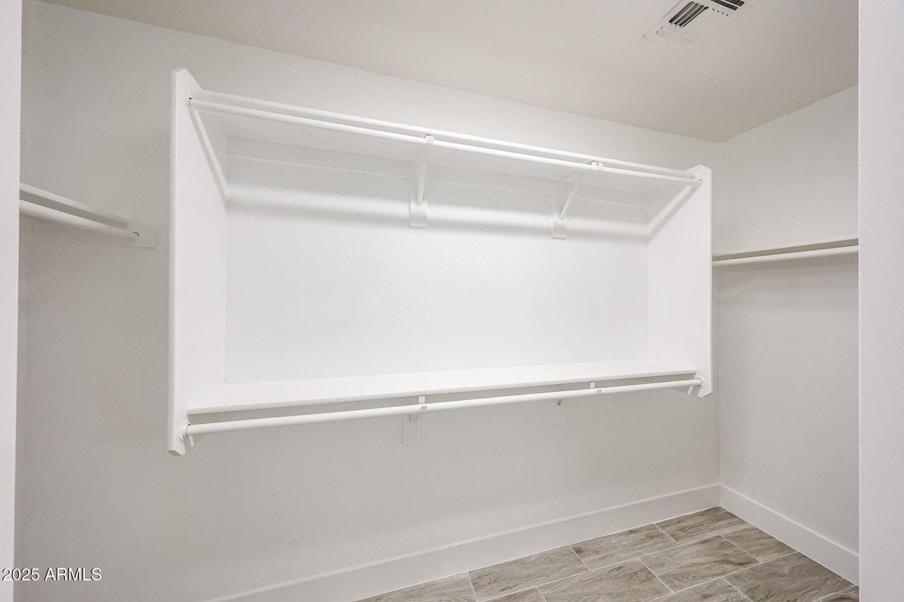 8958 West State Avenue - Photo 4 of 41