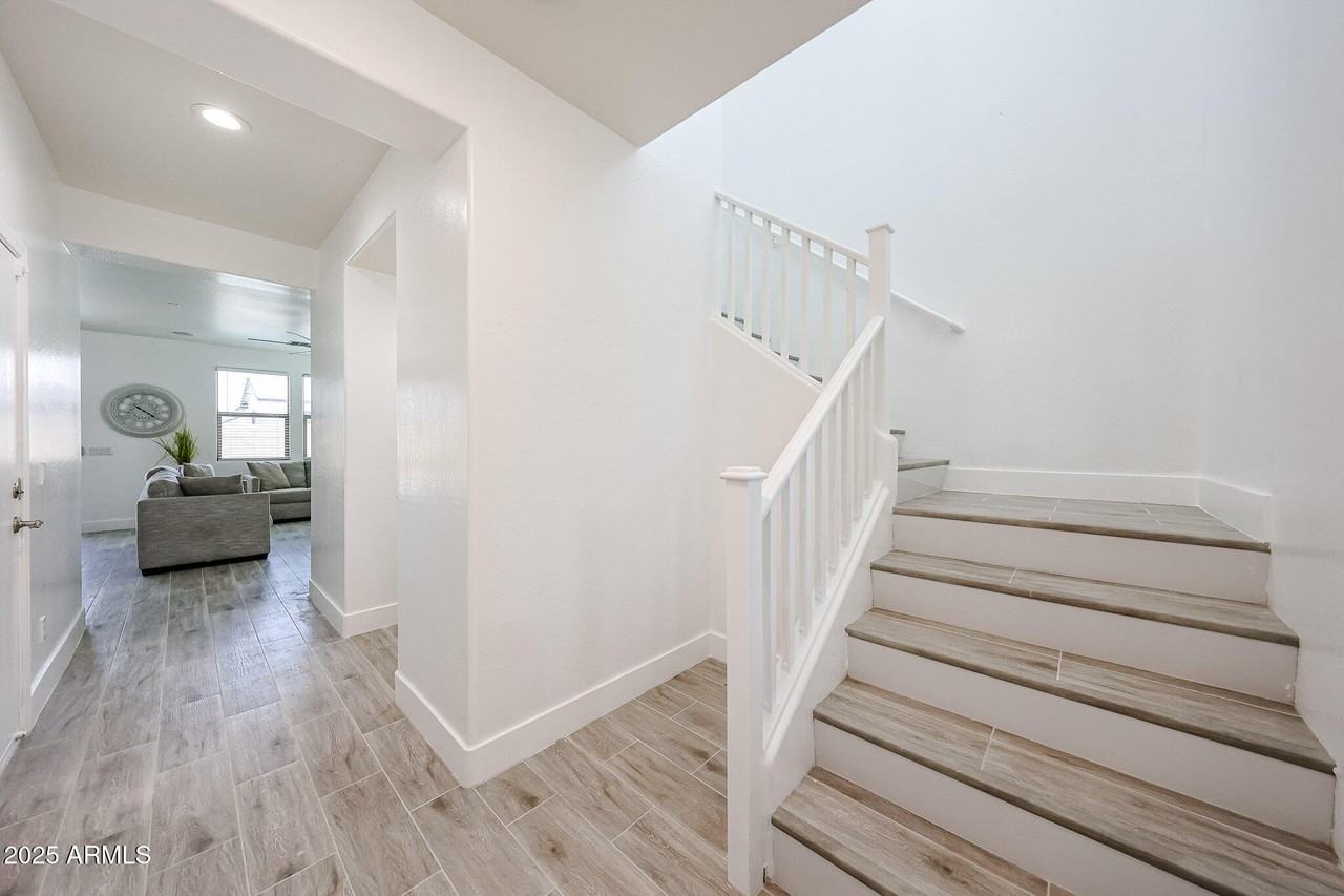 8958 West State Avenue - Photo 5 of 41