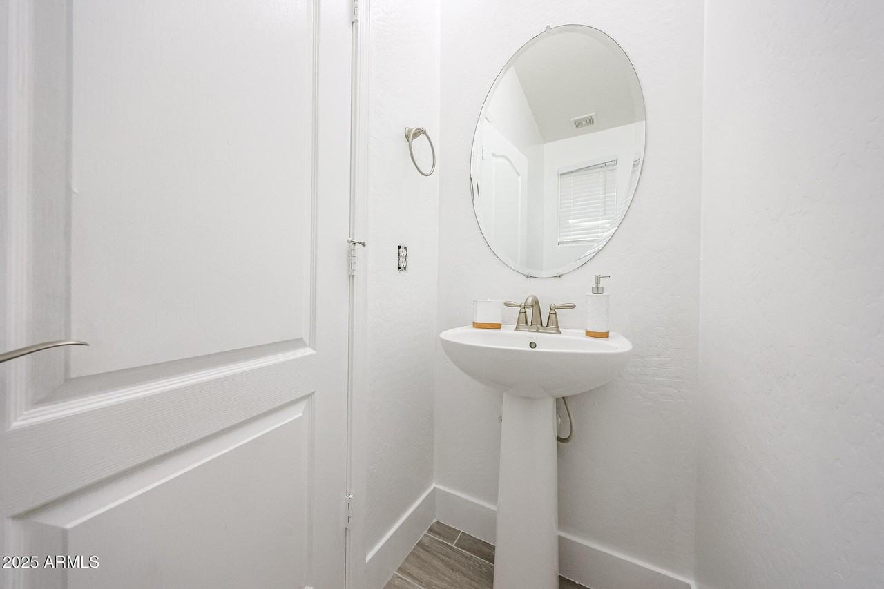 8958 West State Avenue - Photo 7 of 41